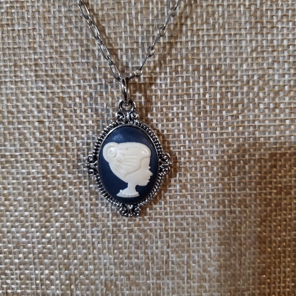 Lia Sophia Ravinia Necklace and Earrings - Picture 2 of 5